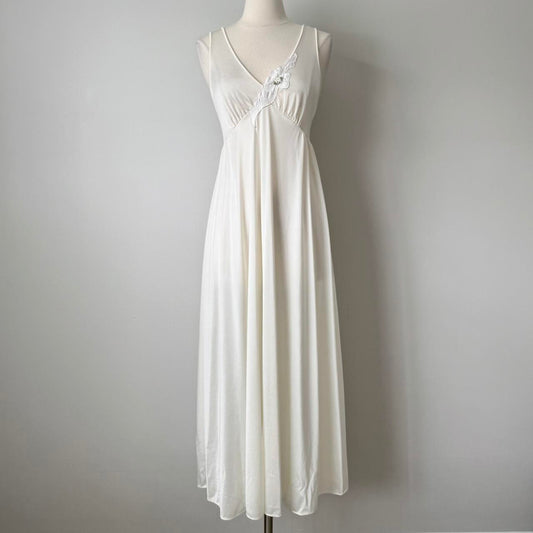 Lorraine vintage ivory nightgown (fits XS-M)