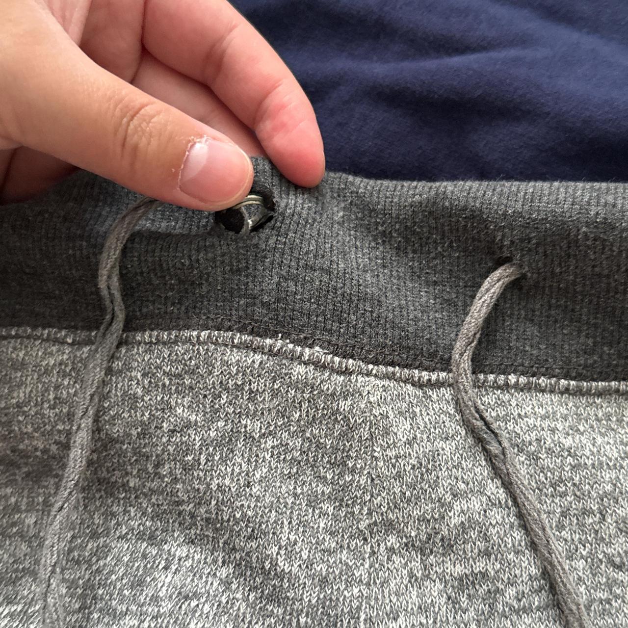 Guess heathered gray lounge capris (XS)