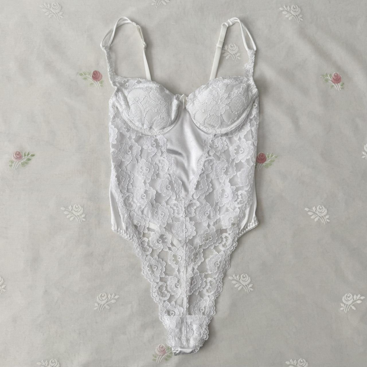 Victoria’s Secret dainty lace bodysuit (34B)